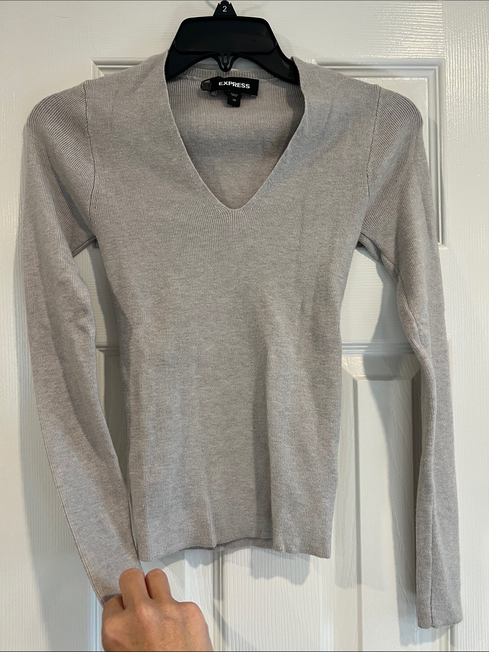 Express Women's Light Gray V-Neck Slim Knit Sweater